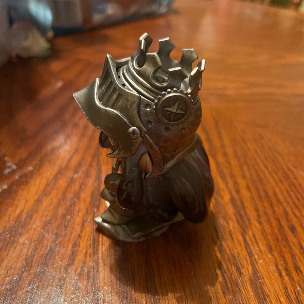 Knight Figurine with Helmet - Picture 4 of 12
